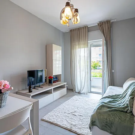 600 Meters From The Sea - Private Courtyard And Parking Apartment *
