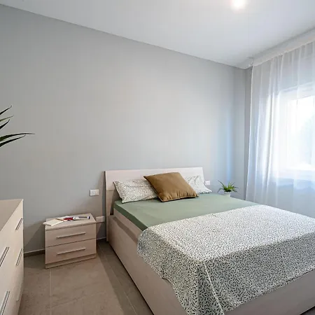 600 Meters From The Sea - Private Courtyard And Parking *