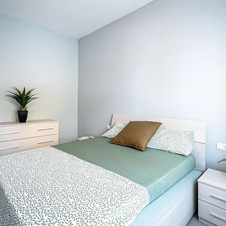 600 Meters From The Sea - Private Courtyard And Parking *