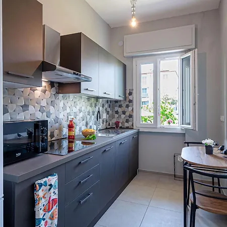 600 Meters From The Sea - Private Courtyard And Parking Apartment